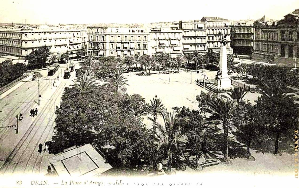 PA a- 07- Vue d'ensemble place d' Armes.jpg